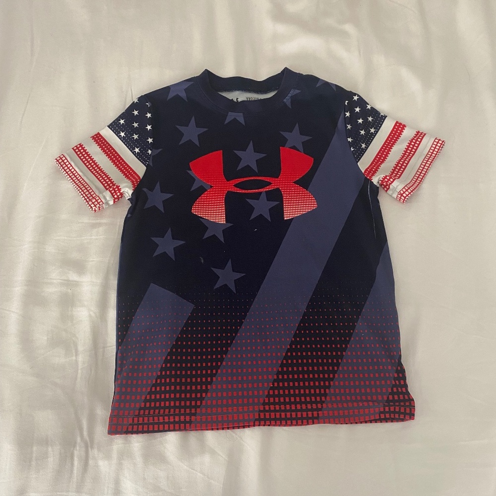 Boys Under Armour T-Shirt Size XS